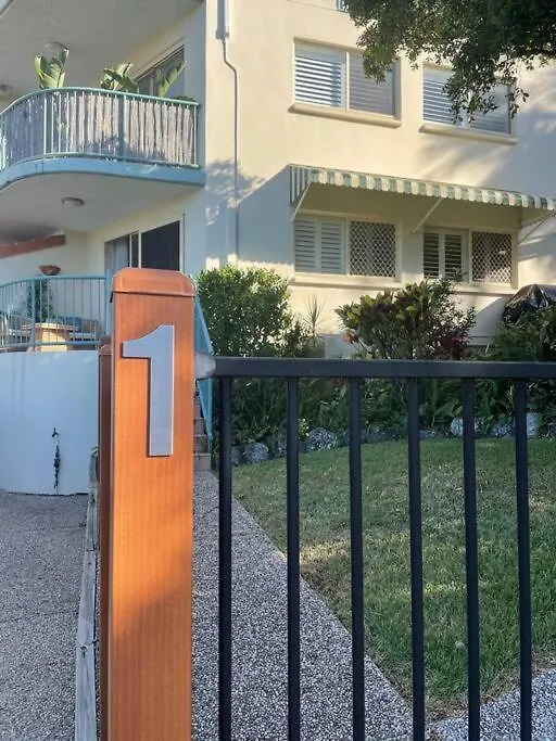 Ocean View Apartment! 300M To Beach. Pet Friendly. Alexandra Headland 0*,  Australia