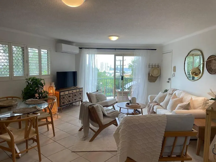 Ocean View Apartment! 300M To Beach. Pet Friendly. Alexandra Headland 0*,  Australia