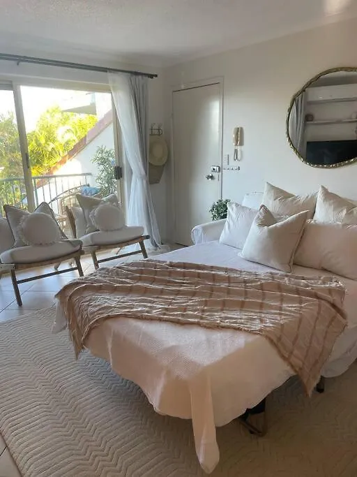 Ocean View Apartment! 300M To Beach. Pet Friendly. Alexandra Headland 0*,