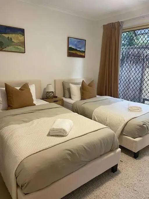 Apartment Ocean View Apartment! 300M To Beach. Pet Friendly. Alexandra Headland Australia
