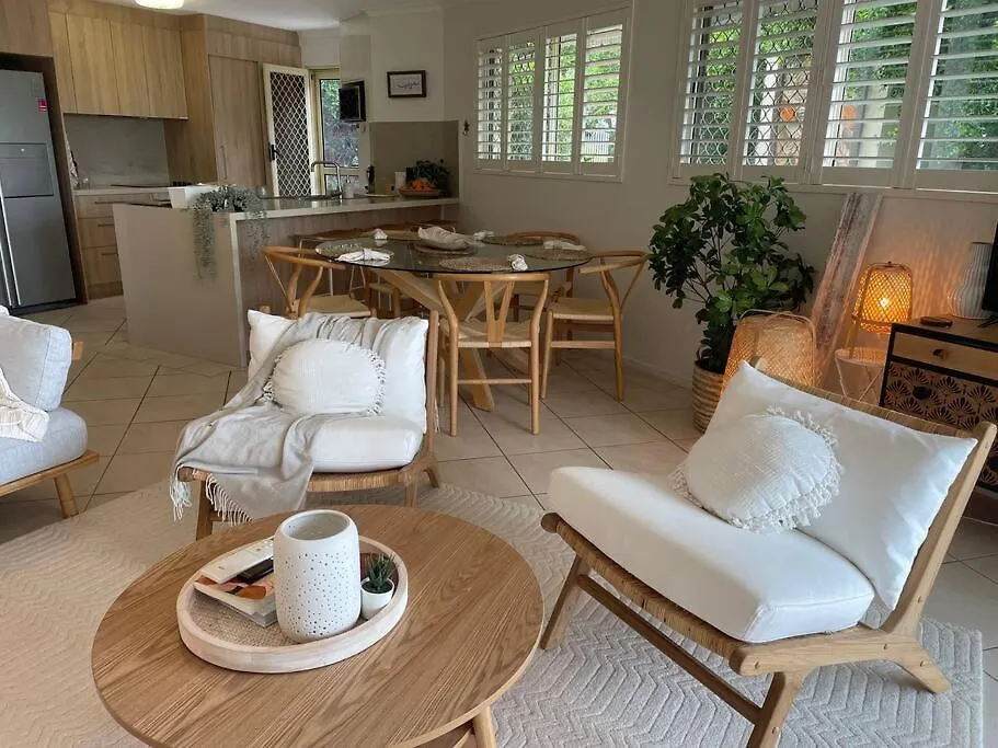 Apartment Ocean View Apartment! 300M To Beach. Pet Friendly. Alexandra Headland