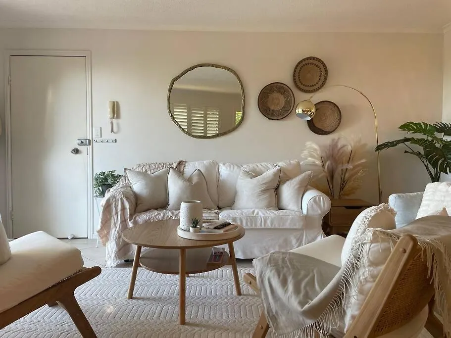 Apartment Ocean View Apartment! 300M To Beach. Pet Friendly. Alexandra Headland Australia