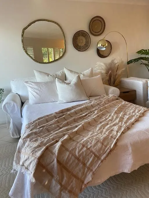 Apartment Ocean View Apartment! 300M To Beach. Pet Friendly. Alexandra Headland