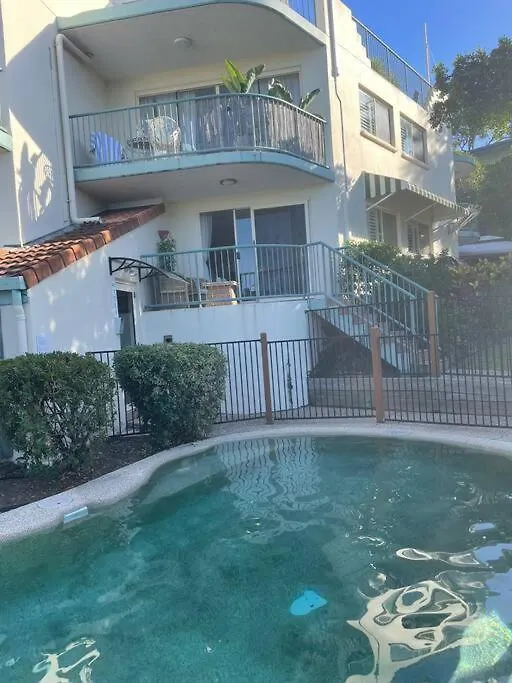 Ocean View Apartment! 300M To Beach. Pet Friendly. Alexandra Headland Apartment